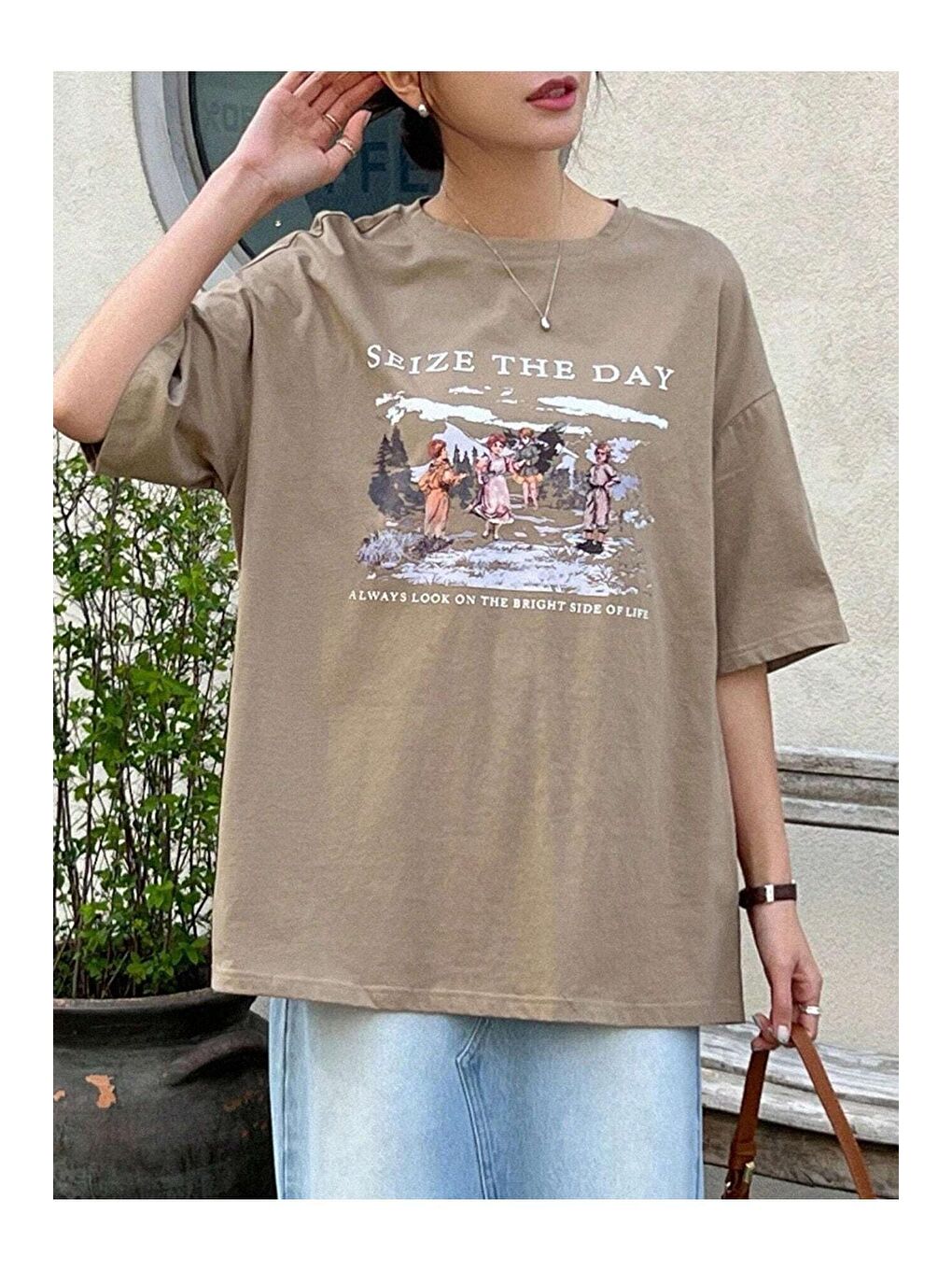 Trendseninle Kahverengi Kadın Kahverengi Seize The Day Baskılı Oversize Tişört - 2