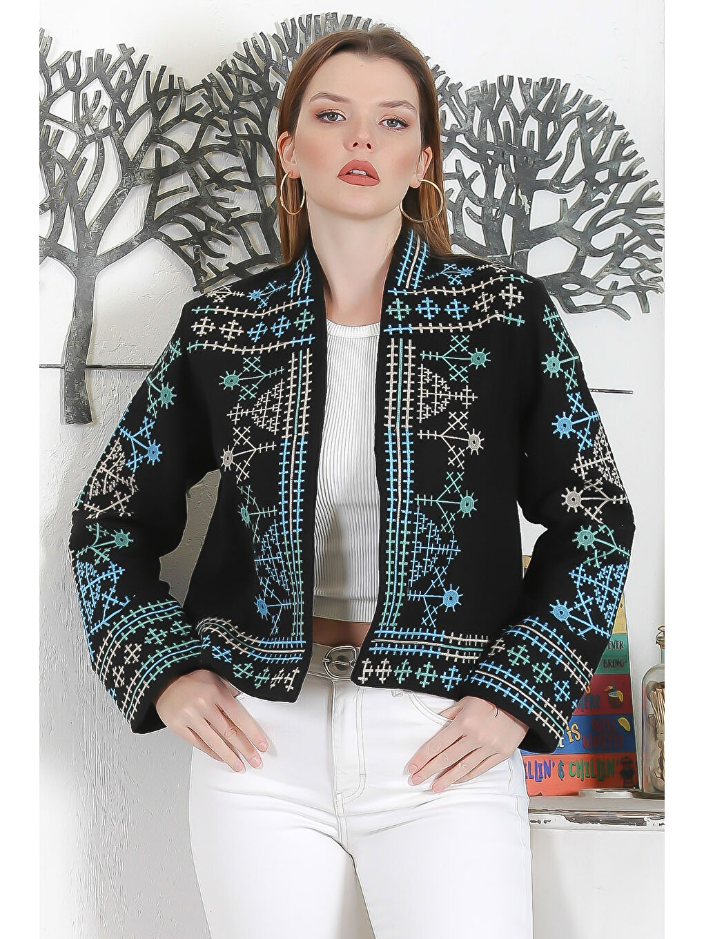 Siyah Kimono Yaka Uzun Kol Kapamasız Yaka Ve Kol Nakışlı Casual Kaşe Dokuma Ceket-1