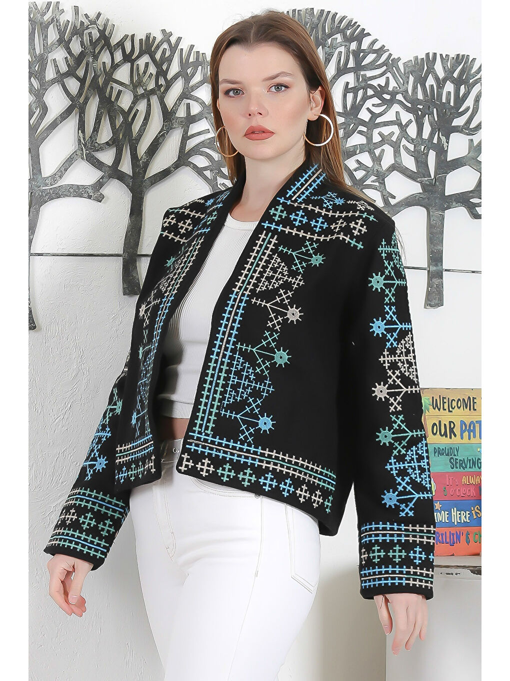 Siyah Kimono Yaka Uzun Kol Kapamasız Yaka Ve Kol Nakışlı Casual Kaşe Dokuma Ceket-2