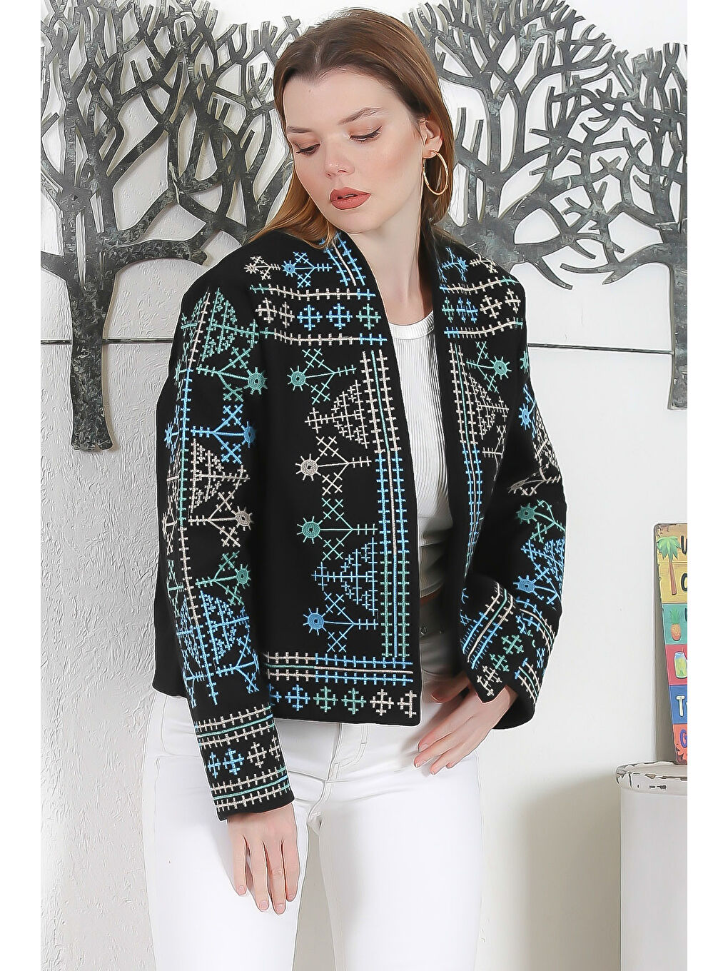 Siyah Kimono Yaka Uzun Kol Kapamasız Yaka Ve Kol Nakışlı Casual Kaşe Dokuma Ceket-3