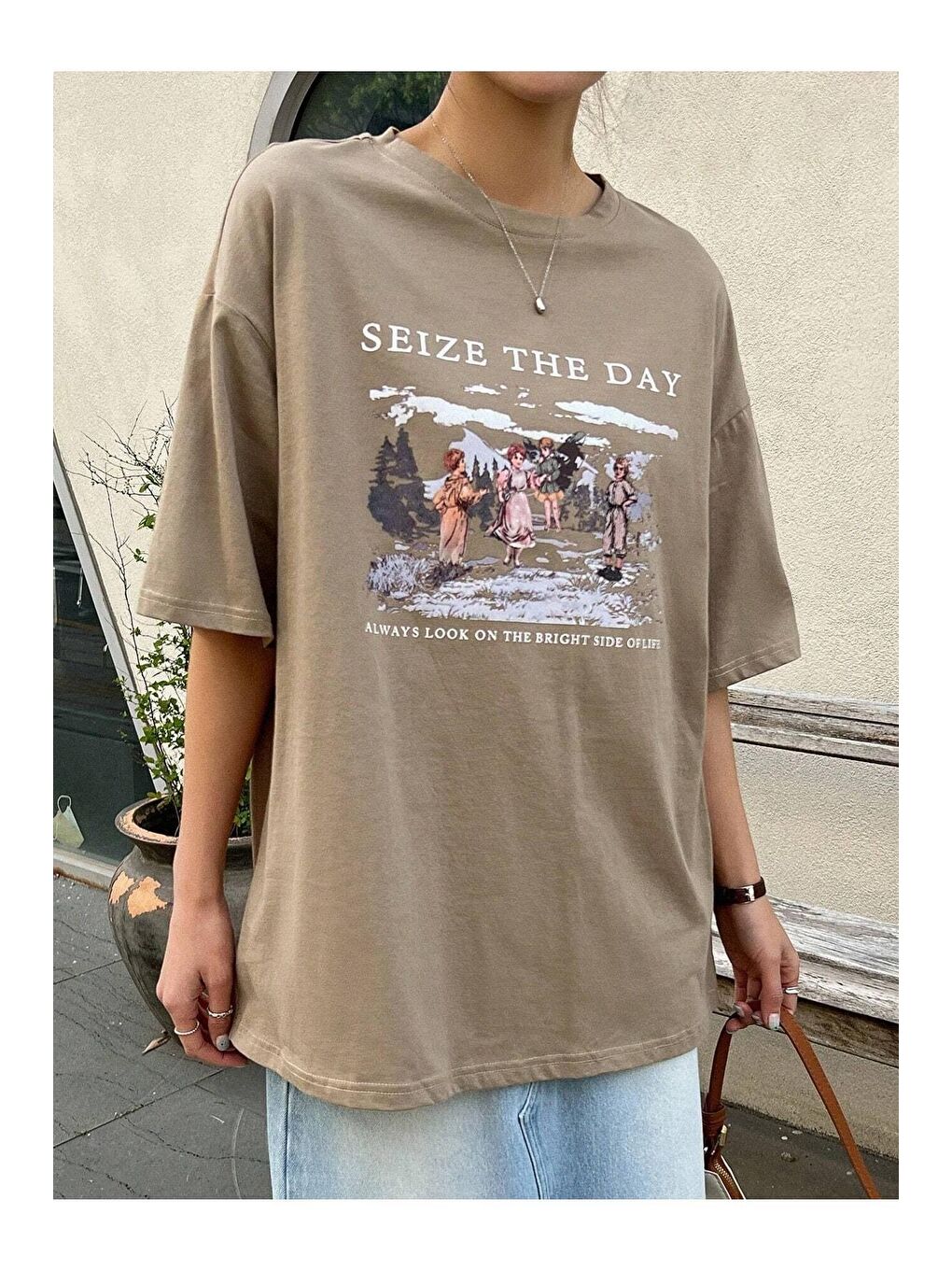 Trendseninle Kahverengi Kadın Kahverengi Seize The Day Baskılı Oversize Tişört - 5