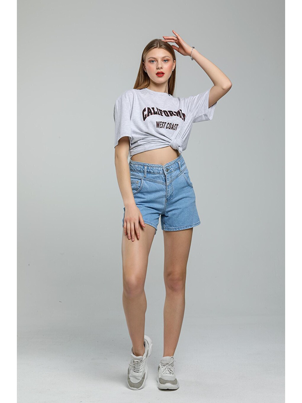 Gri Kadın Bisiklet Yaka Regular Fit Californıa Baskılı Tişort Spr21yk22
