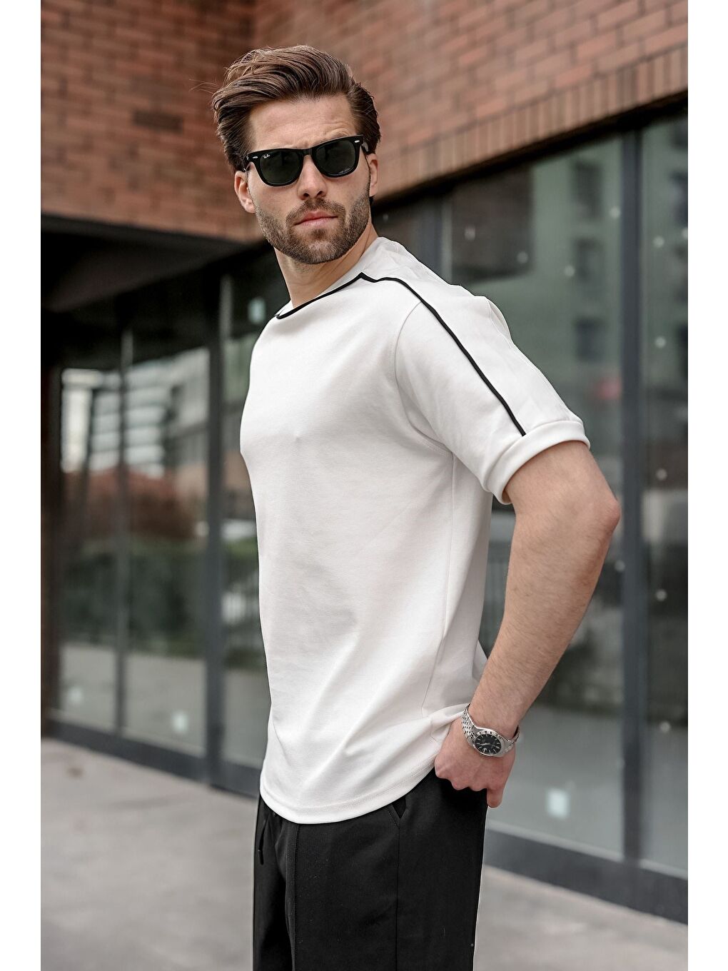 Ekru Şerit Detaylı Modern Kesim Erkek Tişört E7182-1
