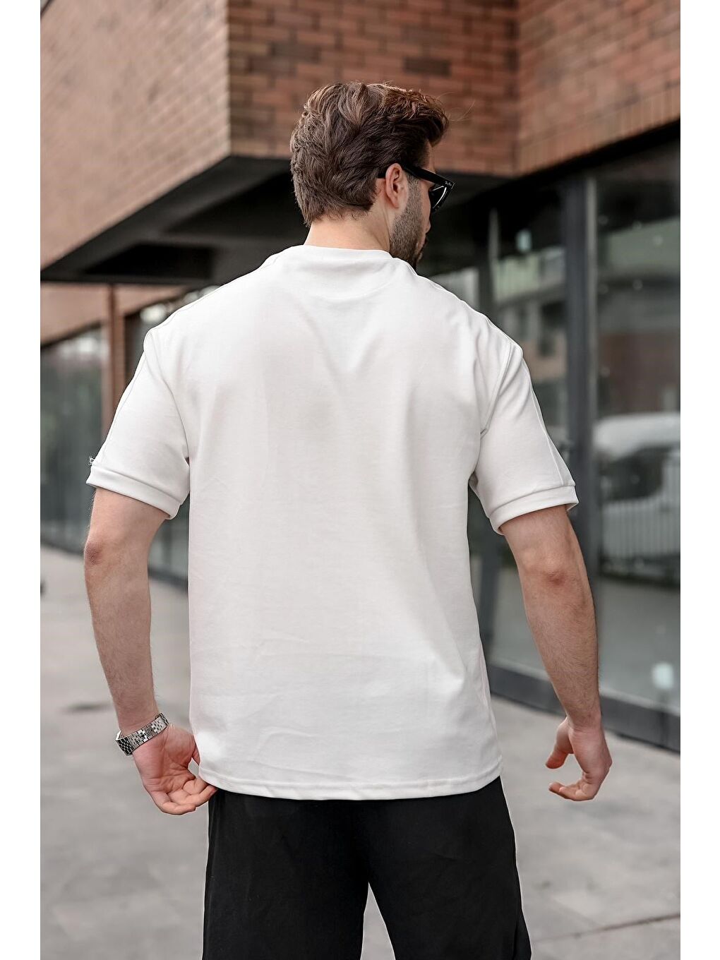 Ekru Şerit Detaylı Modern Kesim Erkek Tişört E7182-3