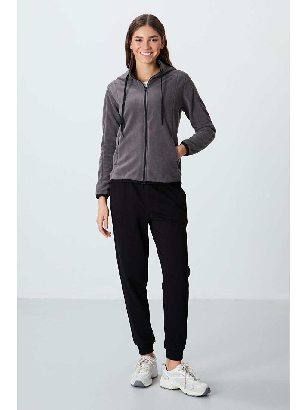 Koyu Gri Kalın Yumuşak Dokulu Kapüşonlu Standart Fit Nakışlı Polar Kadın Sweatshirt  97287-7