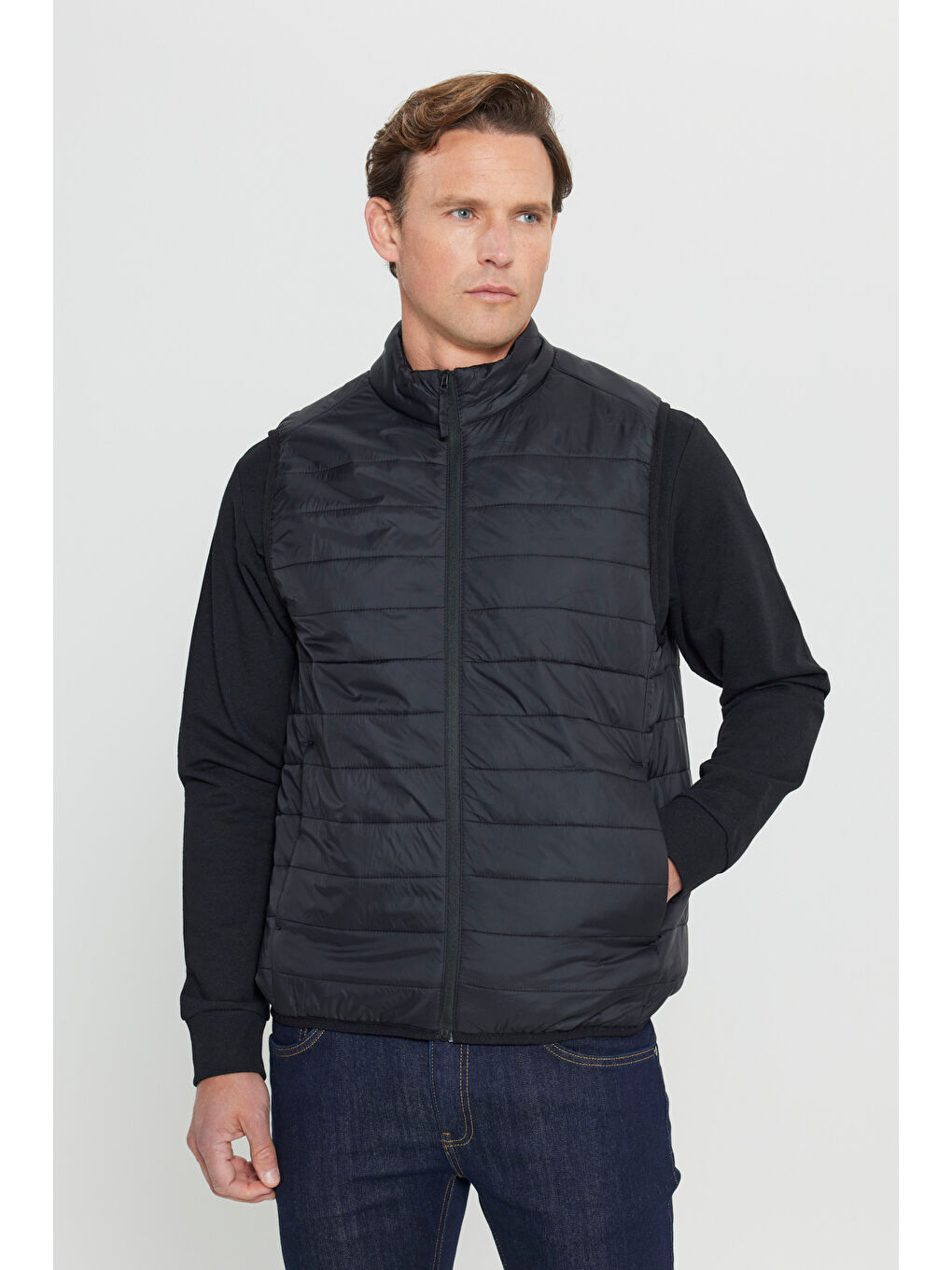 Erkek Siyah Rüzgar Geçirmez Taşınabilir Çantalı Sıcak Tutan Elyaf Dolgulu Ultra Hafif Standart Fit