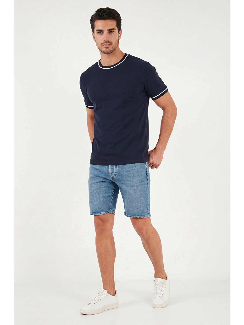 İndigo Pamuklu Bisiklet Yaka Kontrast Şeritli T Shirt 5904034-1
