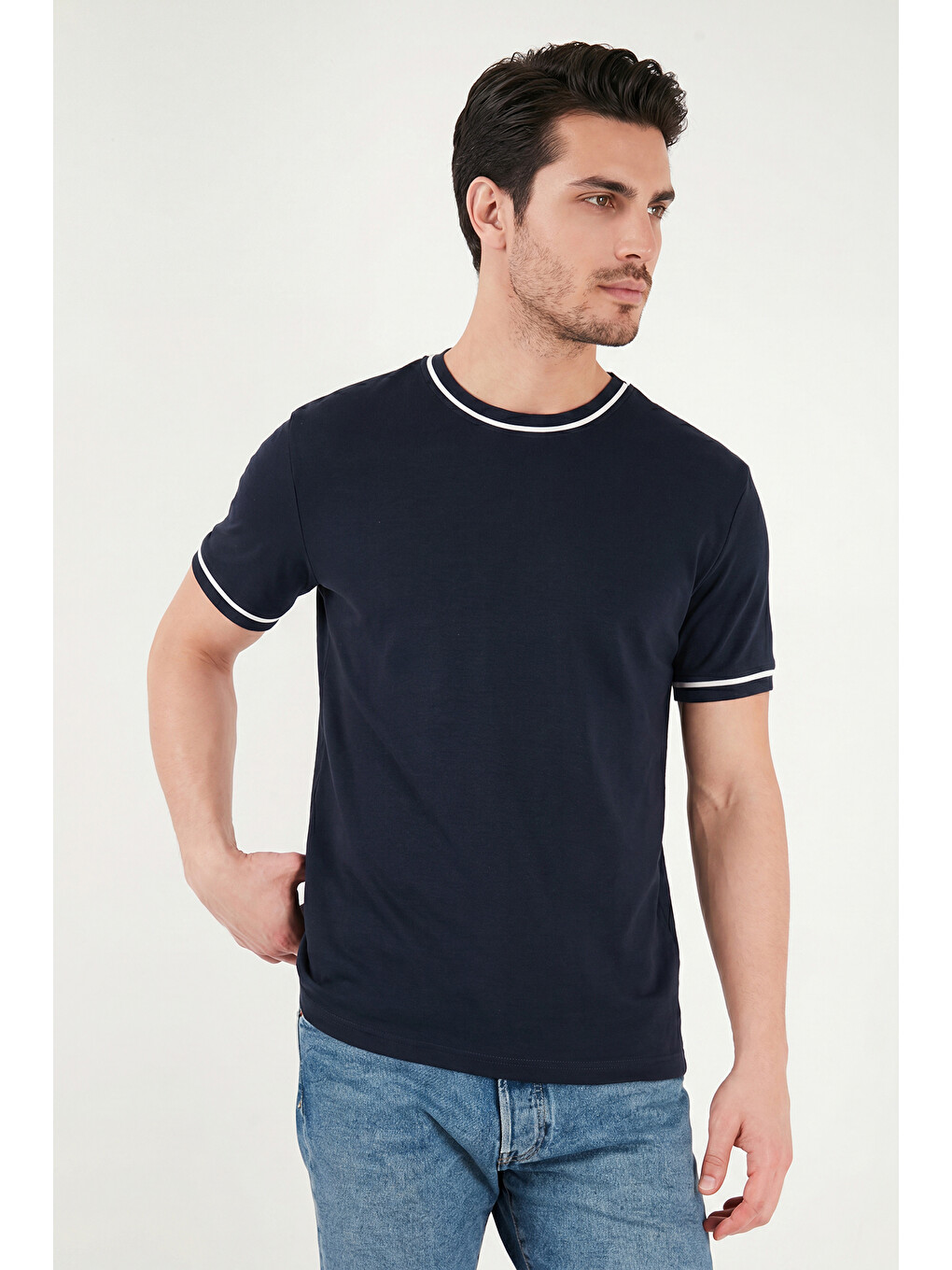 İndigo Pamuklu Bisiklet Yaka Kontrast Şeritli T Shirt 5904034-3