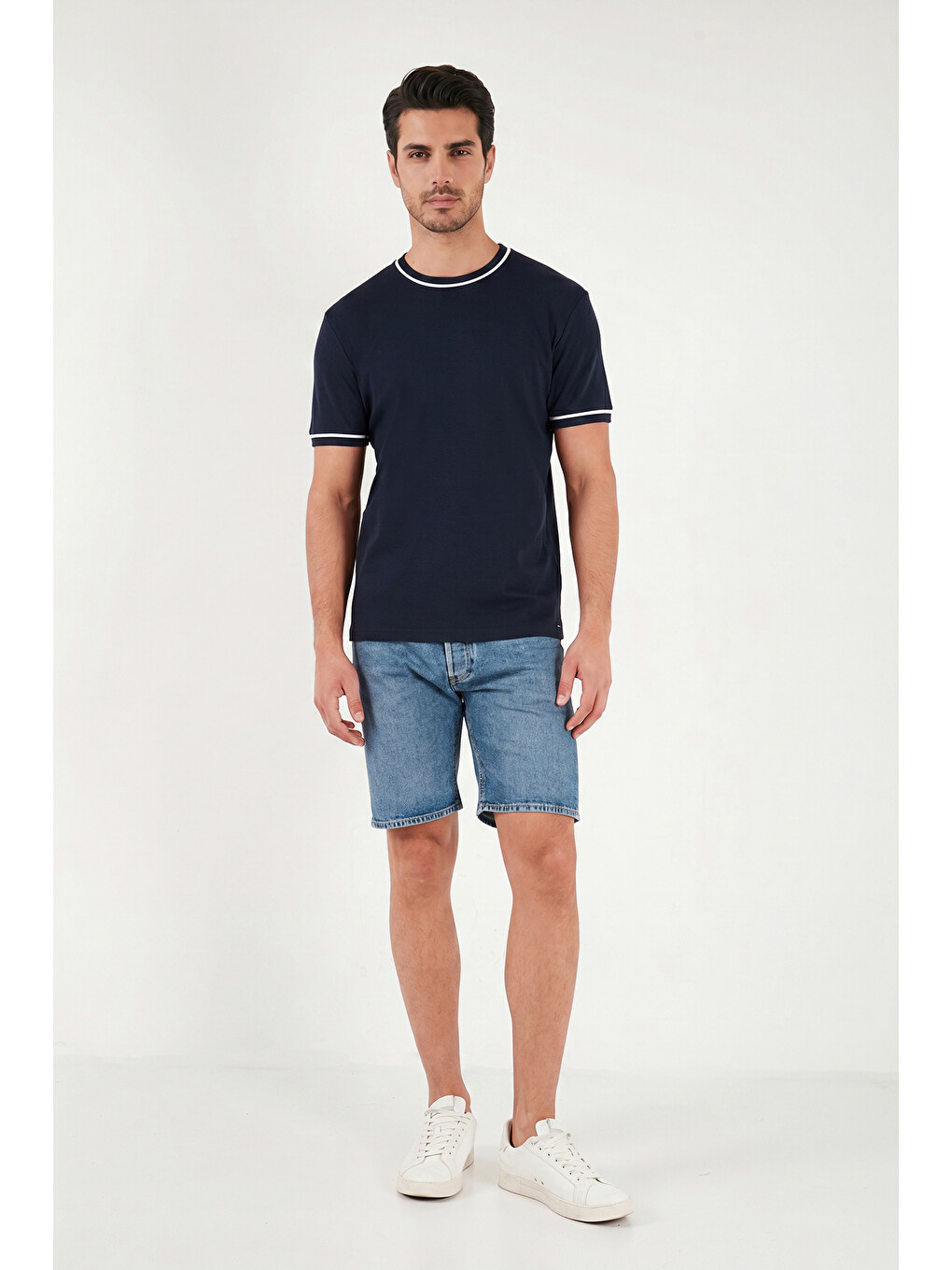 İndigo Pamuklu Bisiklet Yaka Kontrast Şeritli T Shirt 5904034-4