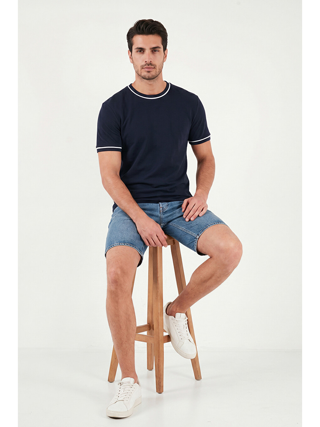 İndigo Pamuklu Bisiklet Yaka Kontrast Şeritli T Shirt 5904034-5