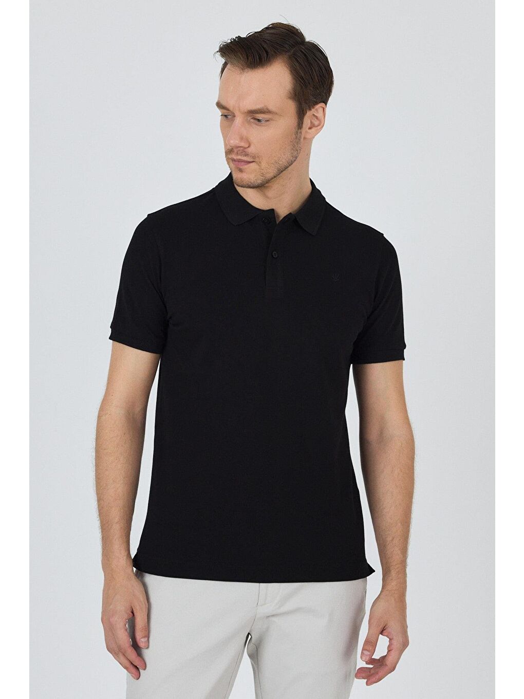 Siyah Polo Yaka Kısa Kol Cepsiz Slim Fit Classic Pamuklu Tişört 1011250177-2