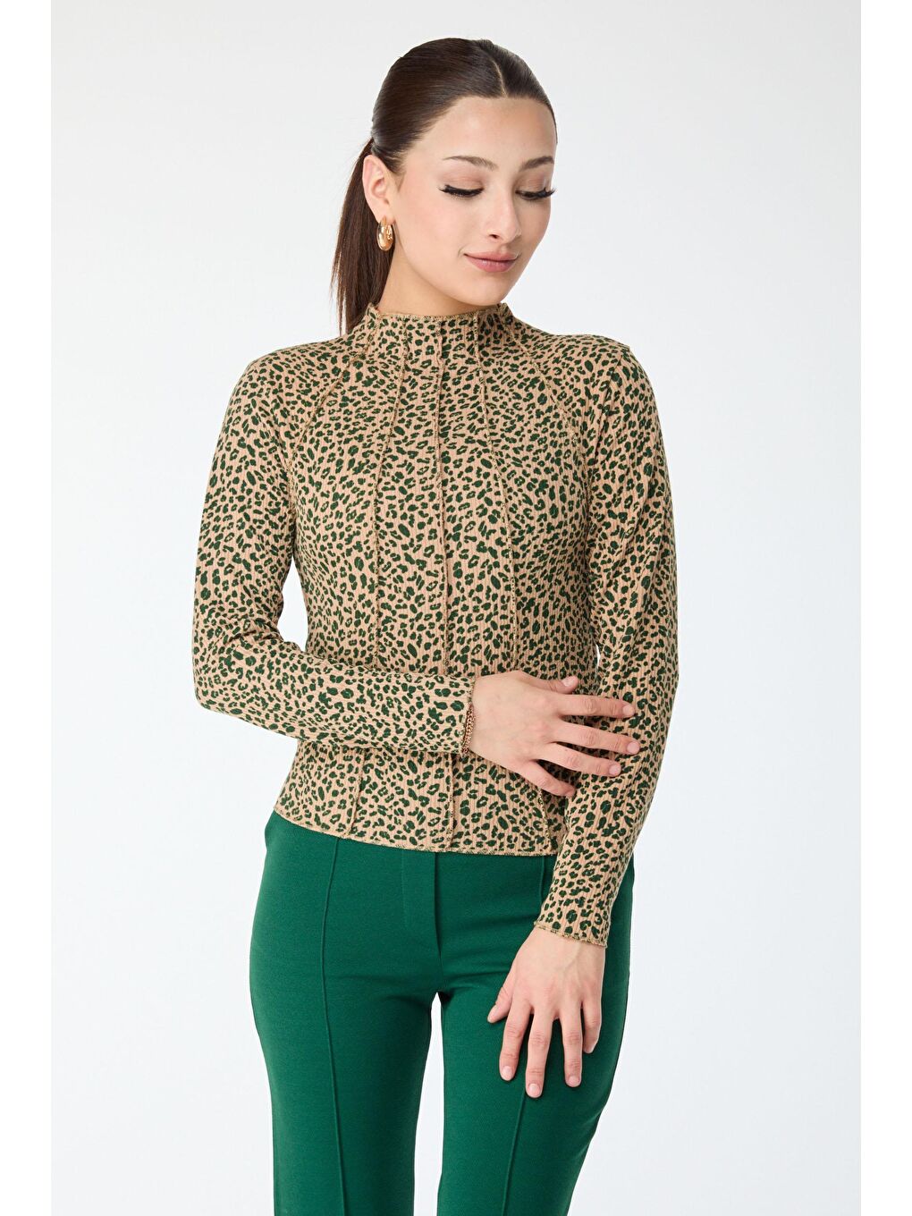 Yarım Balıkçı Yaka Kadın Haki Desenli Bluz - 24269-3