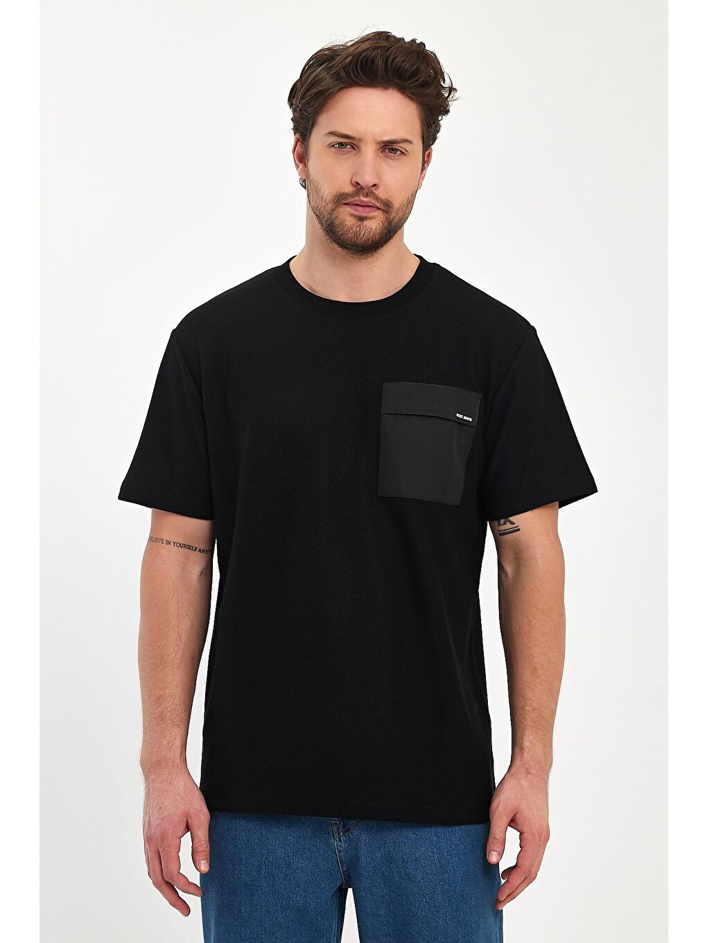 Siyah Önü Tek Cep Baskılı Bisiklet Yaka Erkek Tişört