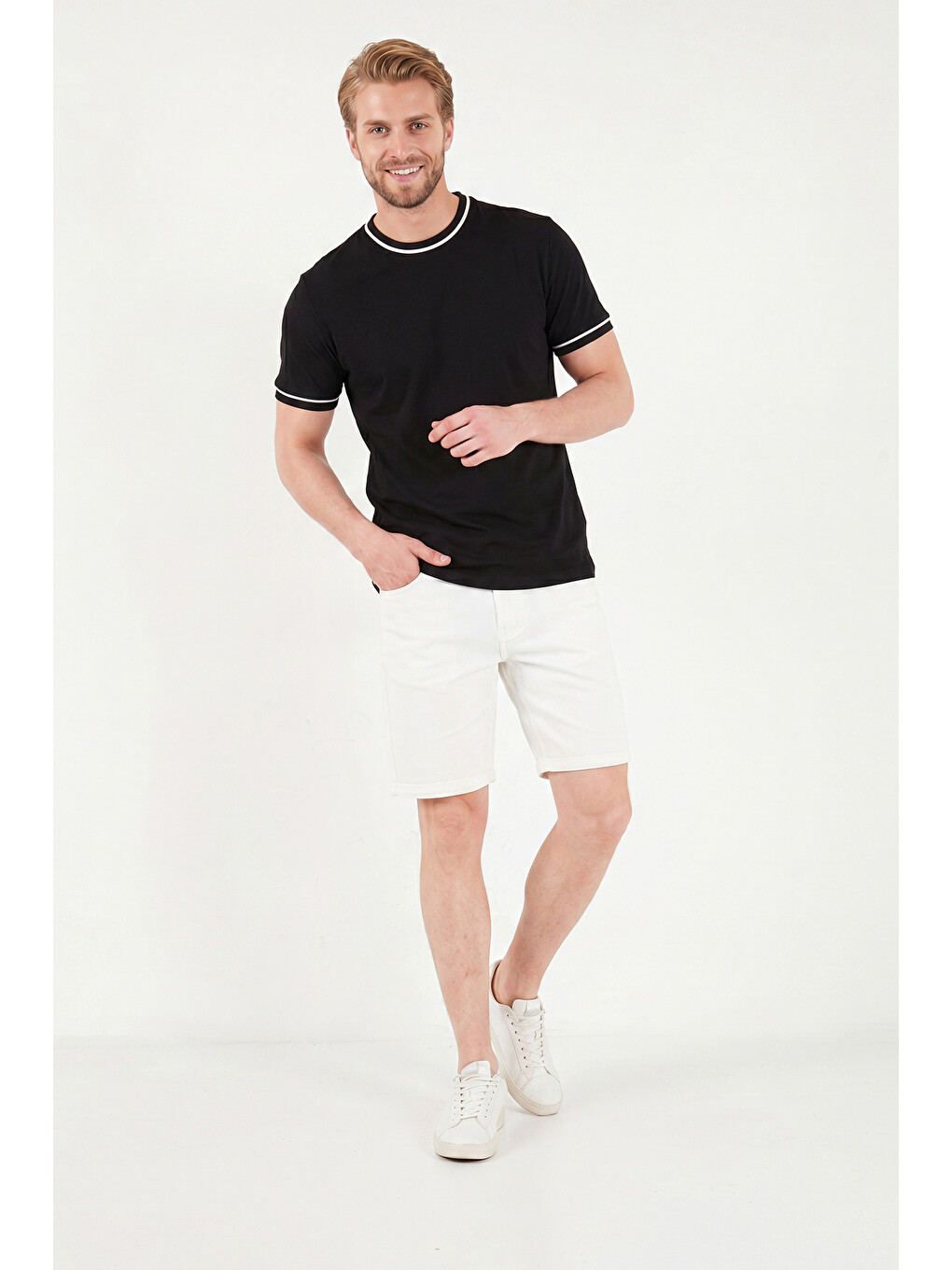Siyah Pamuklu Bisiklet Yaka Kontrast Şeritli T Shirt 5904034-1