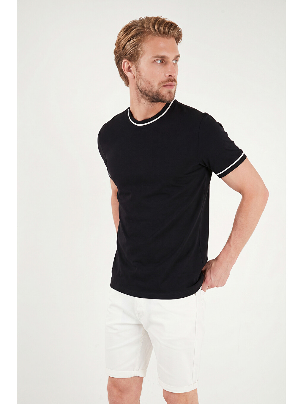 Siyah Pamuklu Bisiklet Yaka Kontrast Şeritli T Shirt 5904034-2