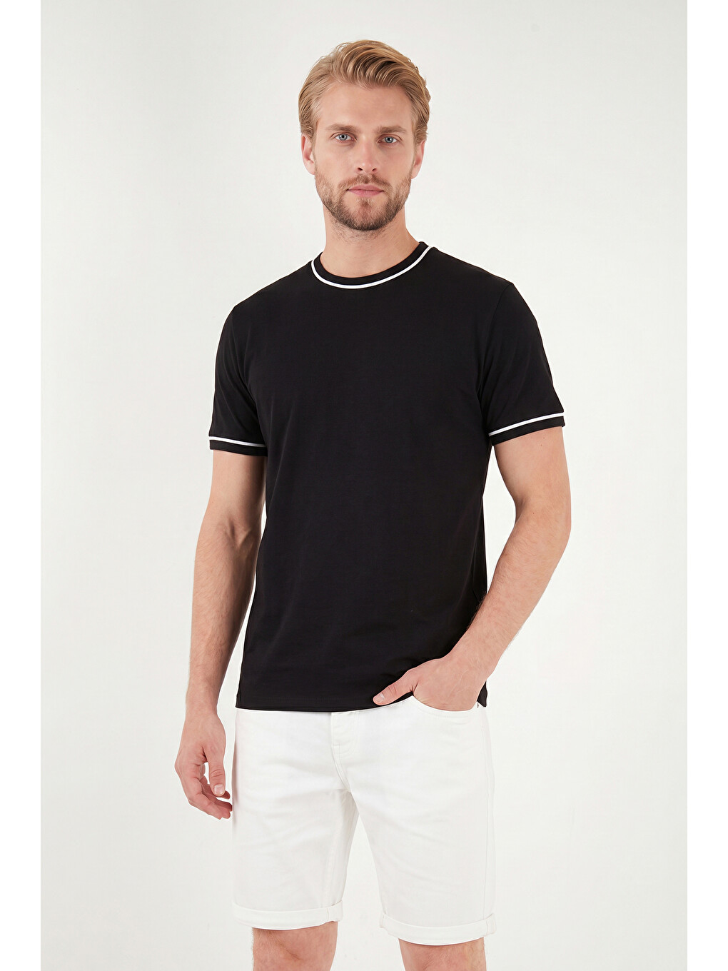Siyah Pamuklu Bisiklet Yaka Kontrast Şeritli T Shirt 5904034-3