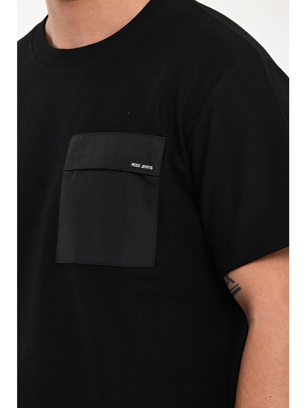 Siyah Önü Tek Cep Baskılı Bisiklet Yaka Erkek Tişört-2