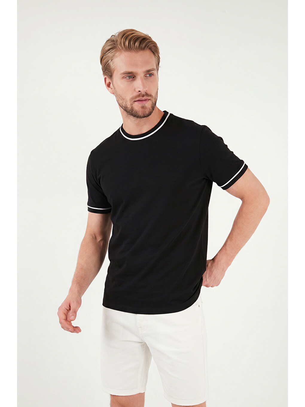 Siyah Pamuklu Bisiklet Yaka Kontrast Şeritli T Shirt 5904034-5