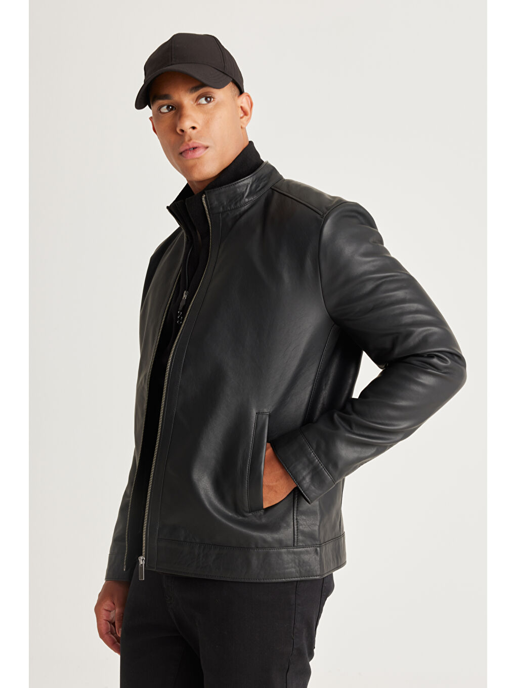 Erkek Siyah Standart Fit Normal Kesim Dik Yaka Mont-3