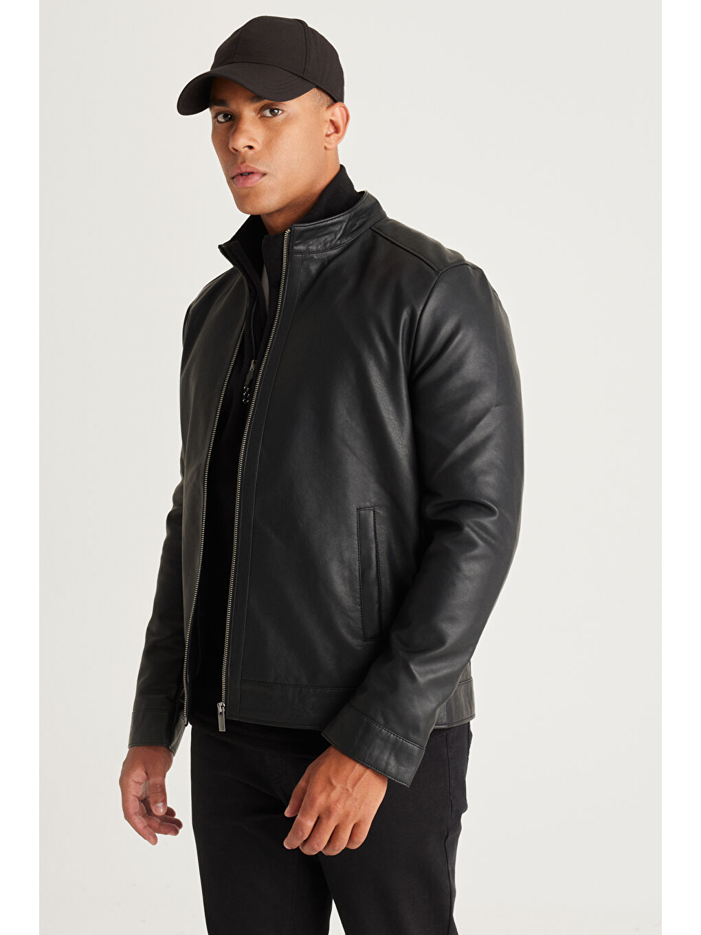 Erkek Siyah Standart Fit Normal Kesim Dik Yaka Mont-4