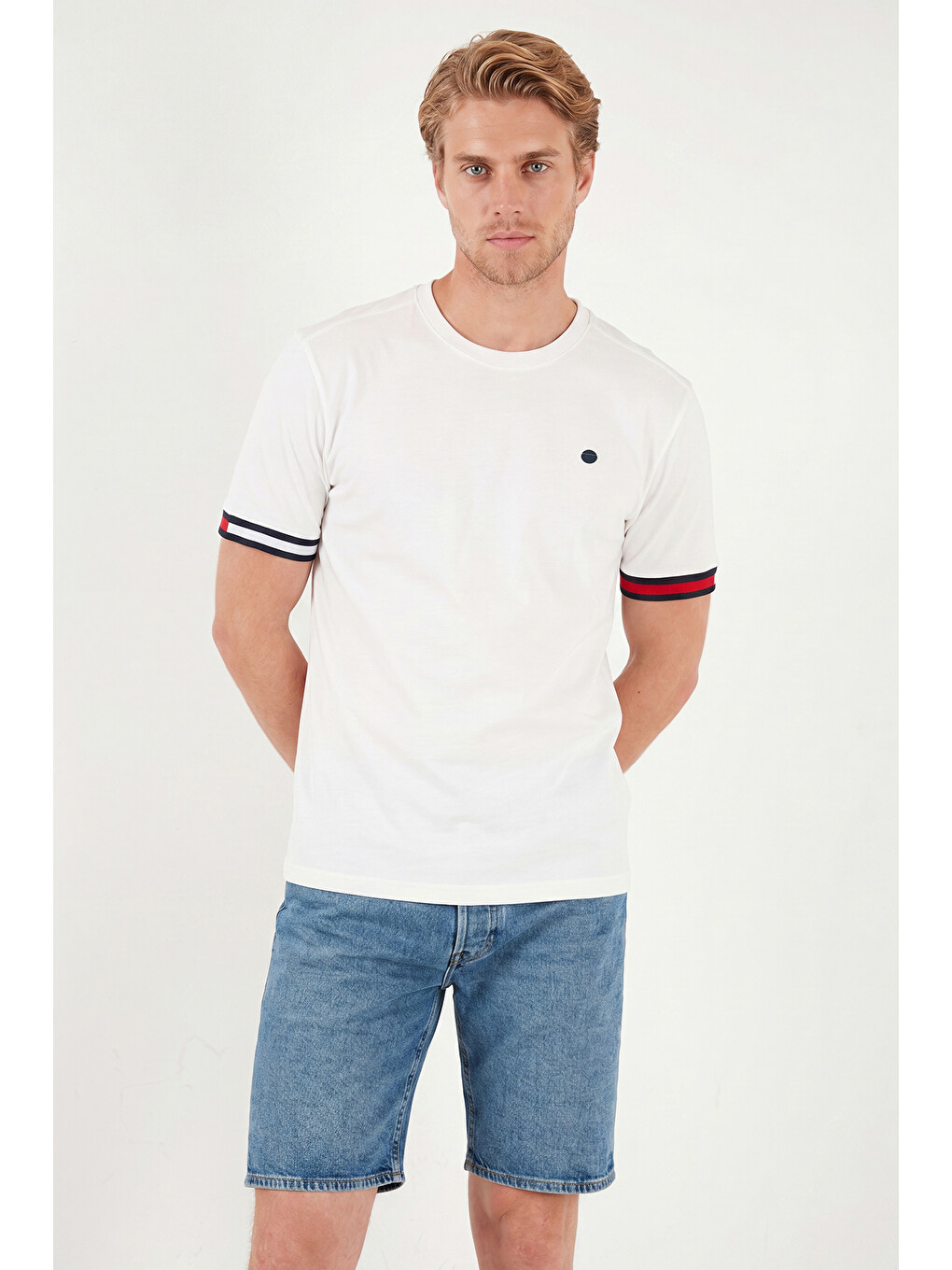 Beyaz Bisiklet Yaka Kolları Renkli Şerit Detaylı T Shirt 5904060-2