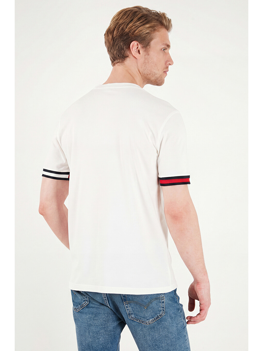 Beyaz Bisiklet Yaka Kolları Renkli Şerit Detaylı T Shirt 5904060-6