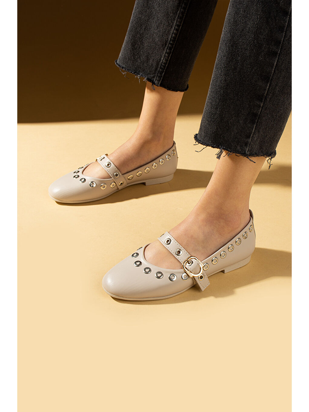 Bej Zımba Detaylı Tokalı Rahat Taban Kadın Babet 57-43-25-1