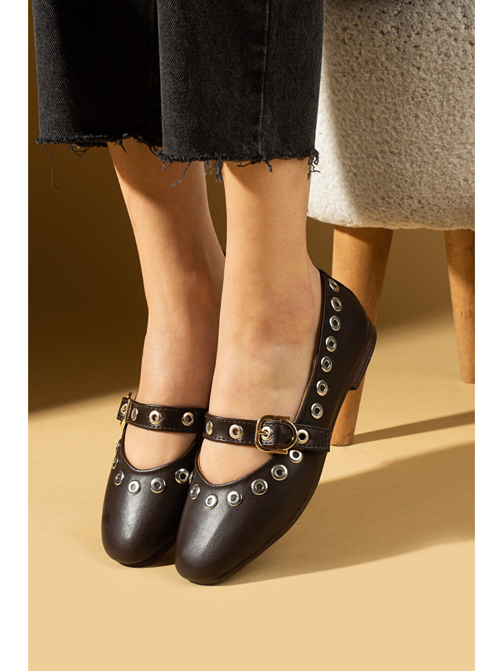 Kahverengi Zımba Detaylı Tokalı Rahat Taban Kadın Babet 57-43-25