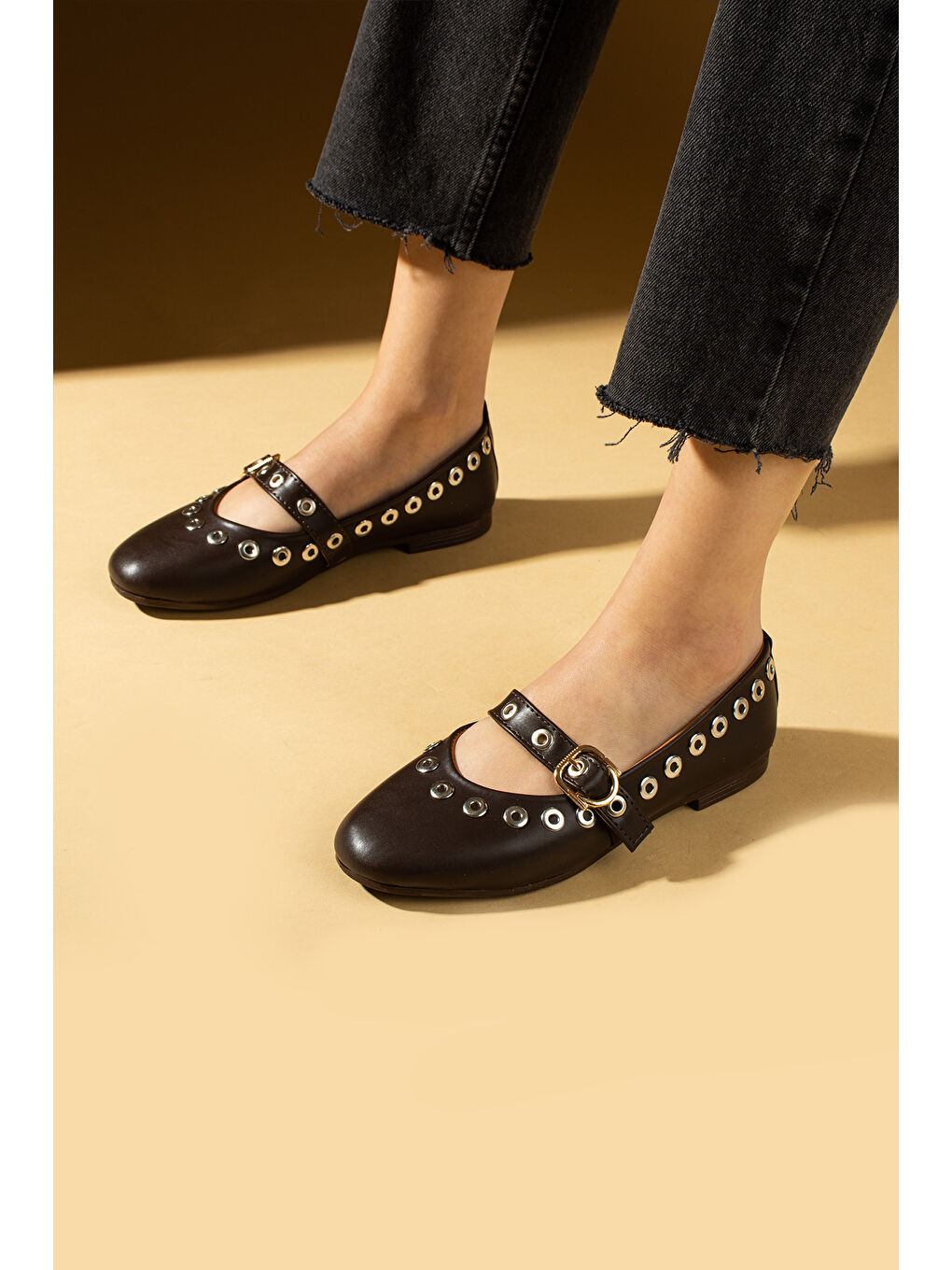 Kahverengi Zımba Detaylı Tokalı Rahat Taban Kadın Babet 57-43-25-1