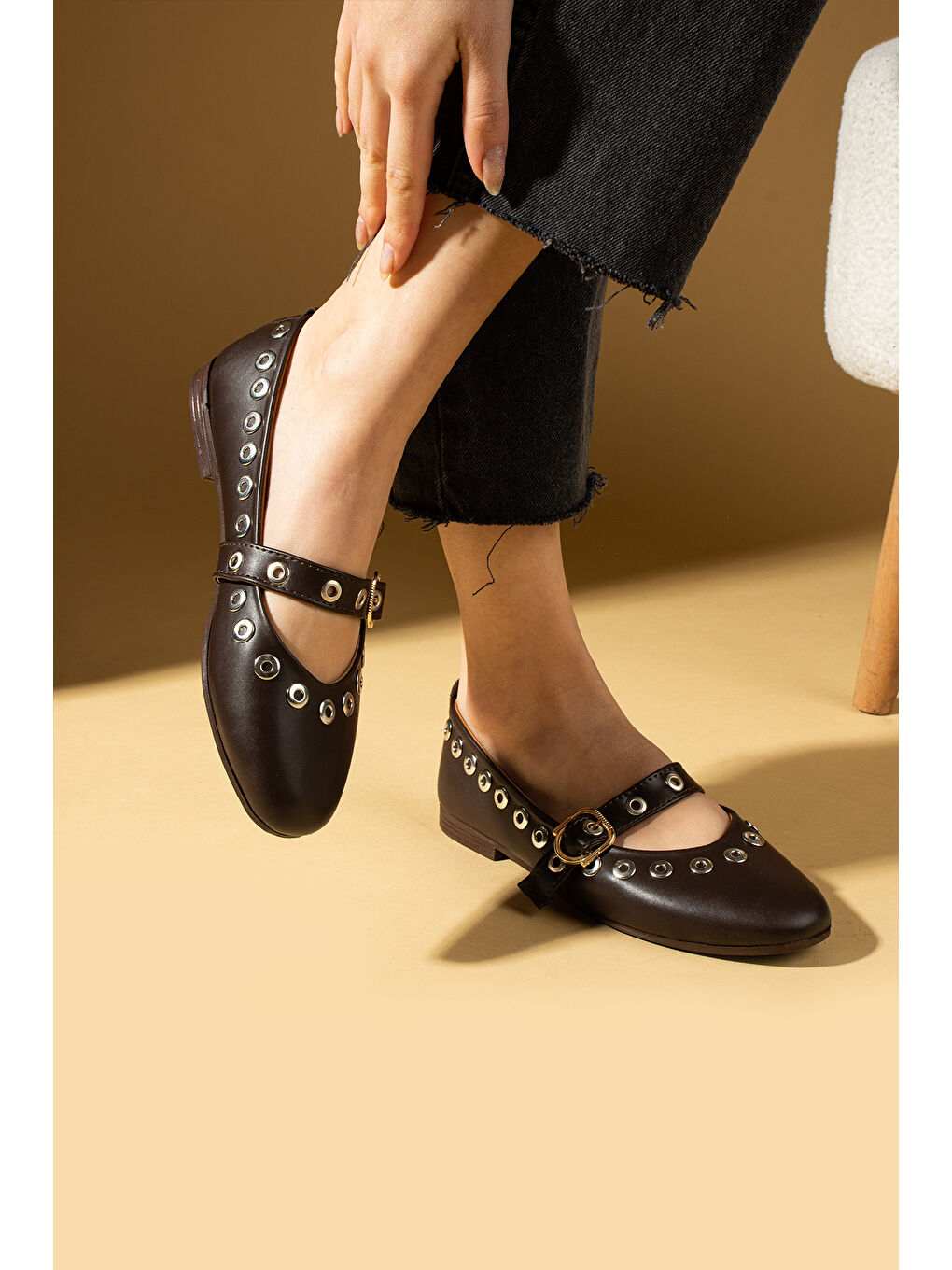 Kahverengi Zımba Detaylı Tokalı Rahat Taban Kadın Babet 57-43-25-2