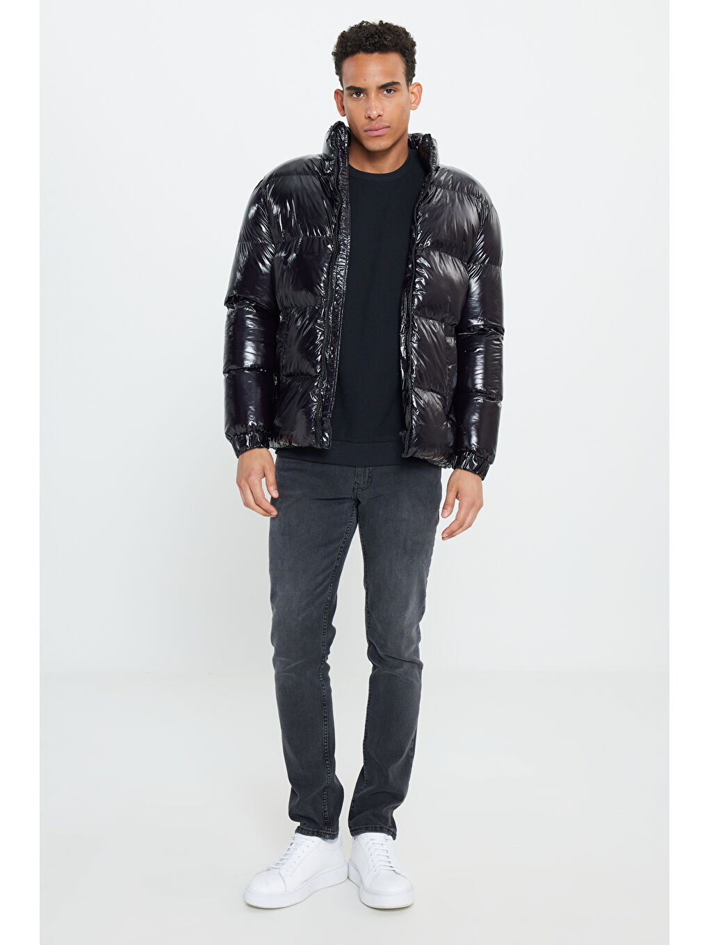 Erkek Siyah Standart Fit Normal Kesim Dik Yaka Rüzgar Geçirmez Elyaf Dolgulu Mont-1