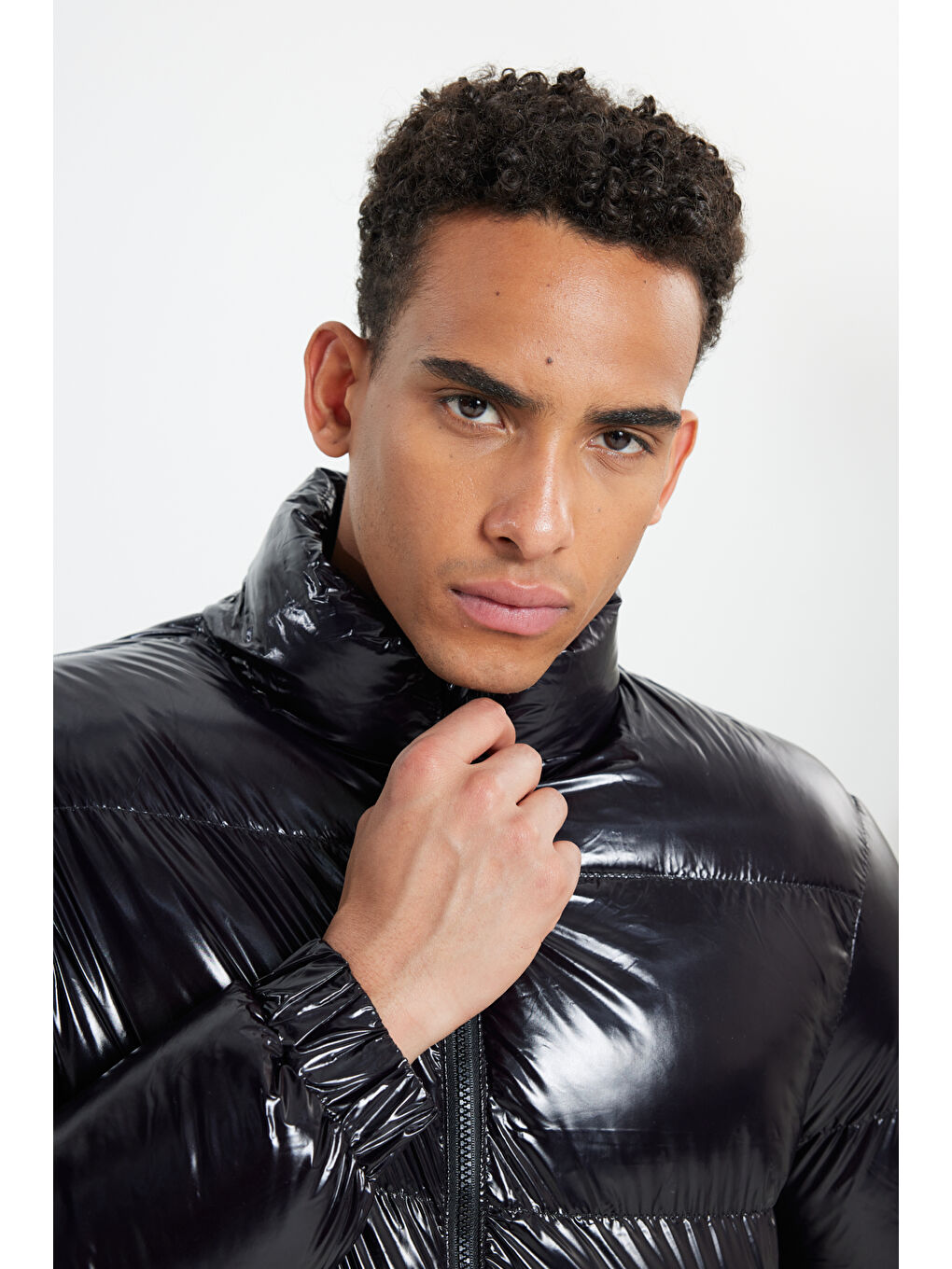 Erkek Siyah Standart Fit Normal Kesim Dik Yaka Rüzgar Geçirmez Elyaf Dolgulu Mont-3