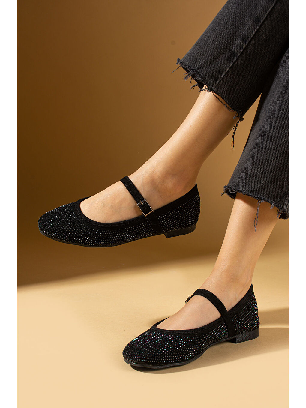 Siyah Rahat Kalıp Toka Detay Kadın Babet 020-730-24Taşlı-1