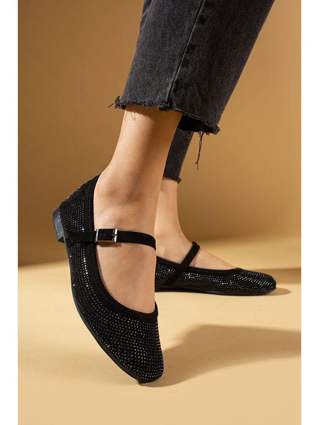 Siyah Rahat Kalıp Toka Detay Kadın Babet 020-730-24Taşlı-2