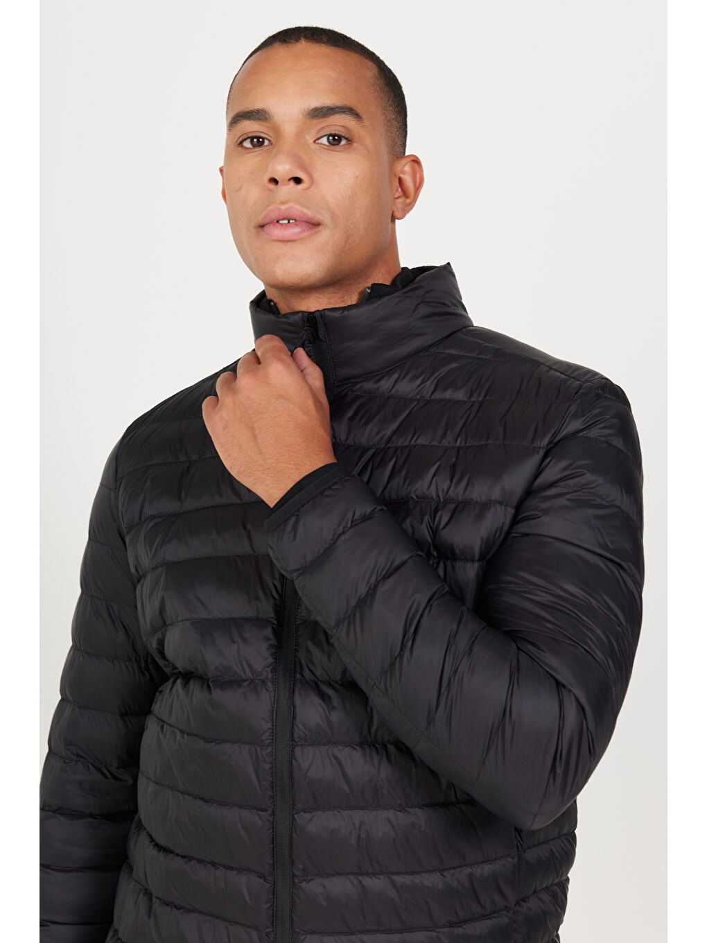 Erkek Siyah Standart Fit Normal Kesim Dik Yaka Mont-3