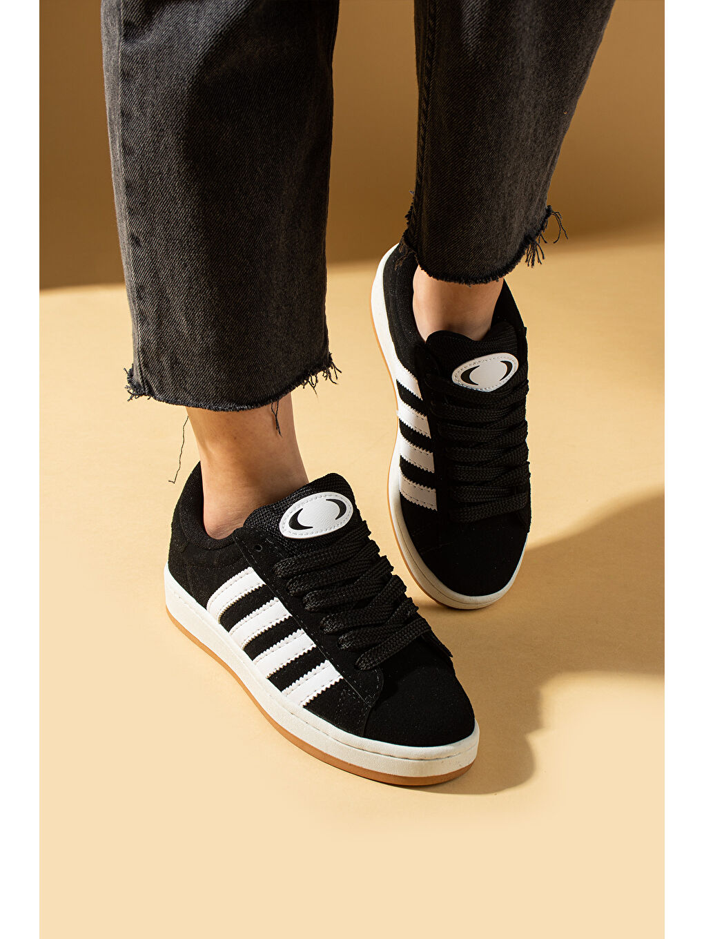 Siyah Kalın Bağcıklı Şerit Detaylı Rahat Taban Kadın Sneakers 001-3458-25Beyaz-1