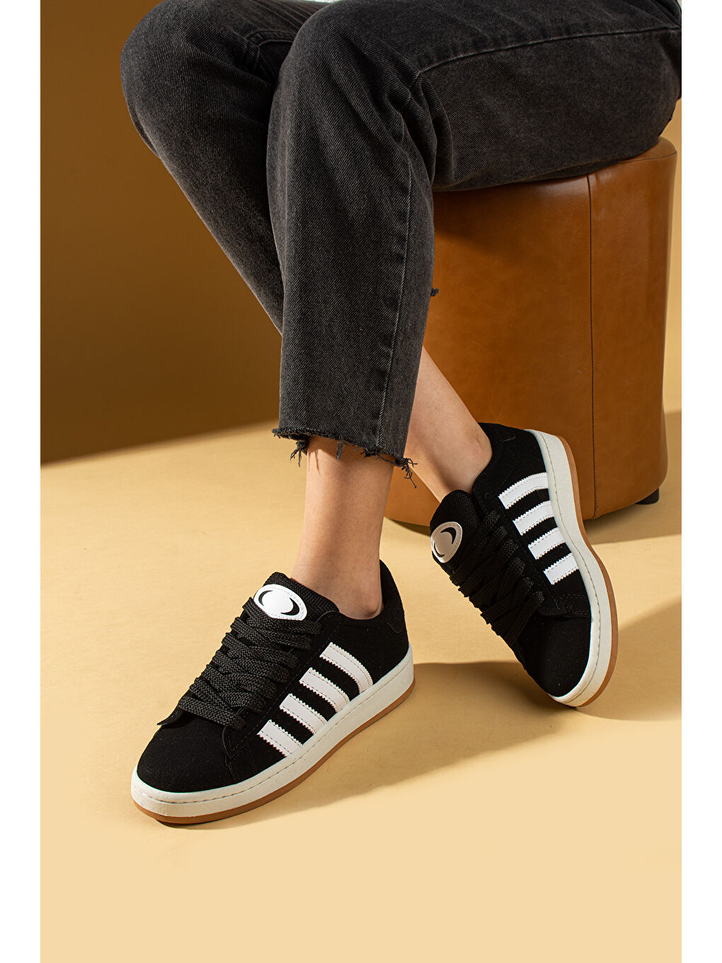 Siyah Kalın Bağcıklı Şerit Detaylı Rahat Taban Kadın Sneakers 001-3458-25Beyaz-2