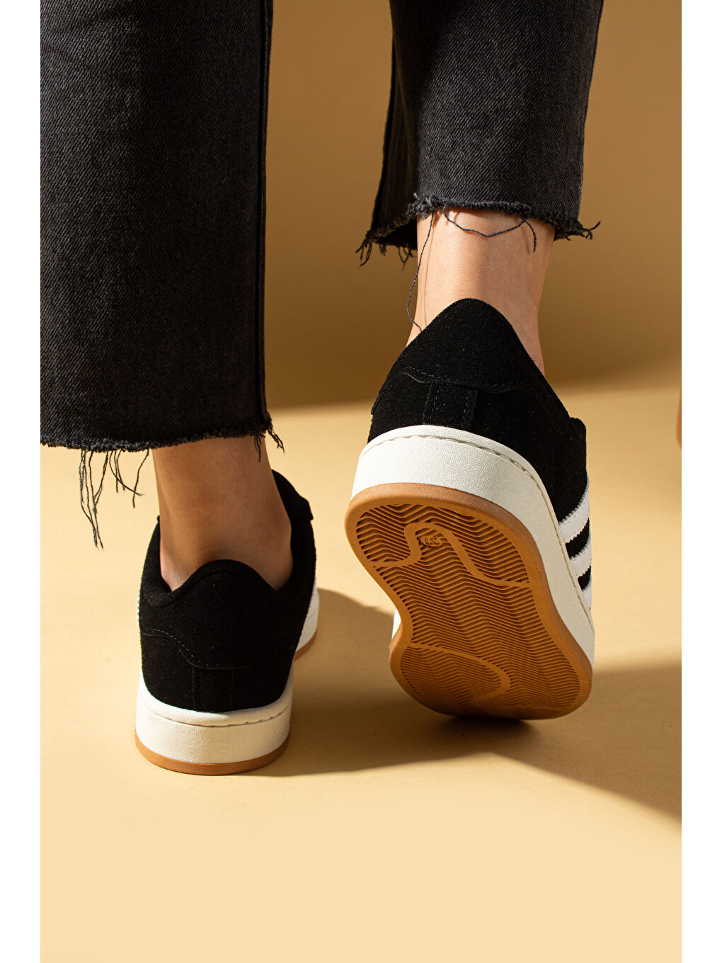 Siyah Kalın Bağcıklı Şerit Detaylı Rahat Taban Kadın Sneakers 001-3458-25Beyaz-3