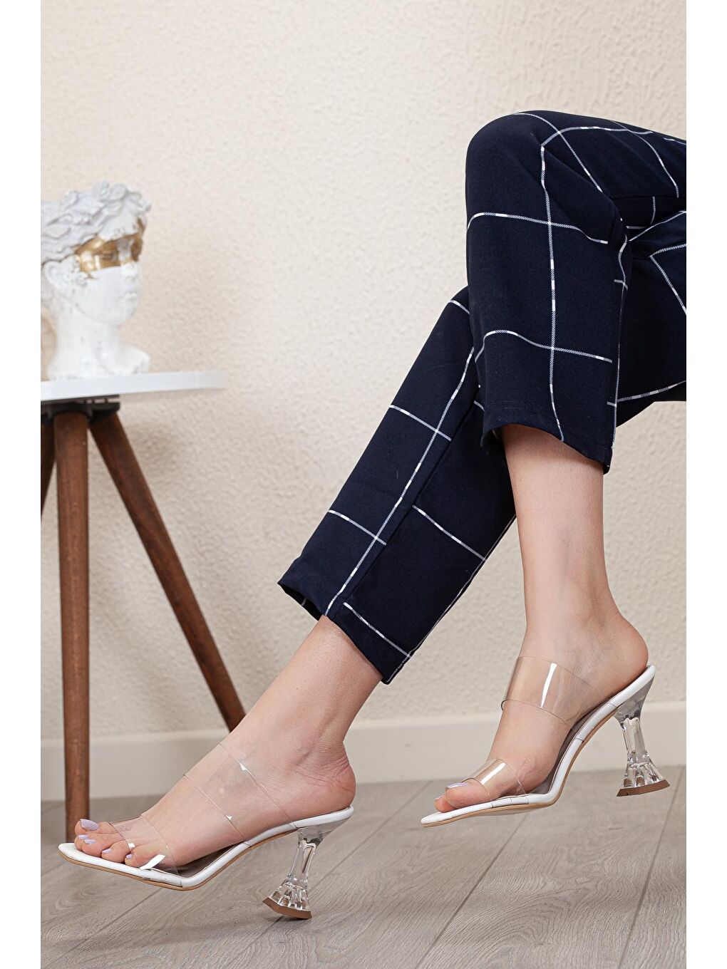 Beyaz Laura Kadın Şeffaf Bant Topuklu Terlik-1