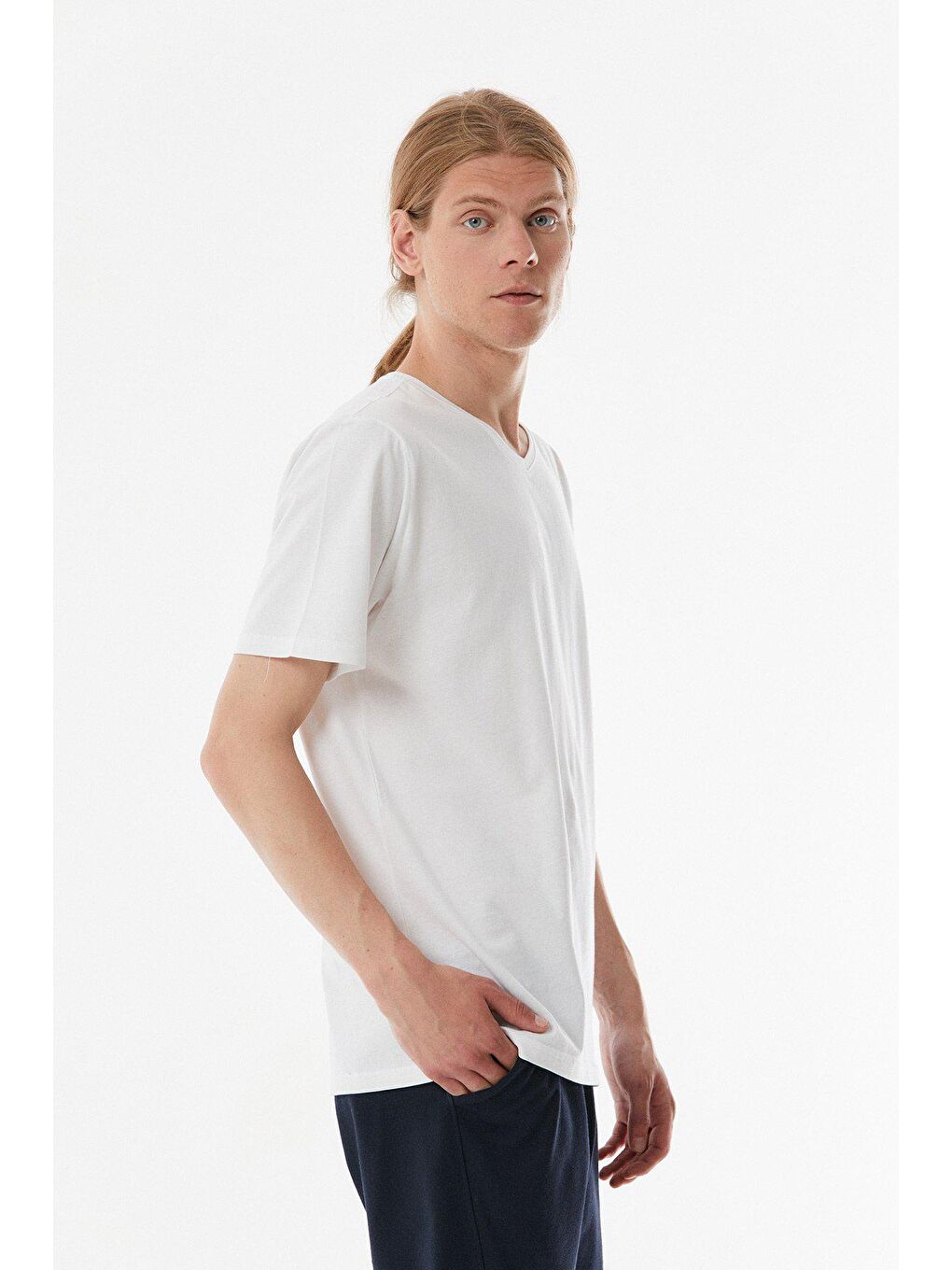 Beyaz Basic V Yaka Tişört-4