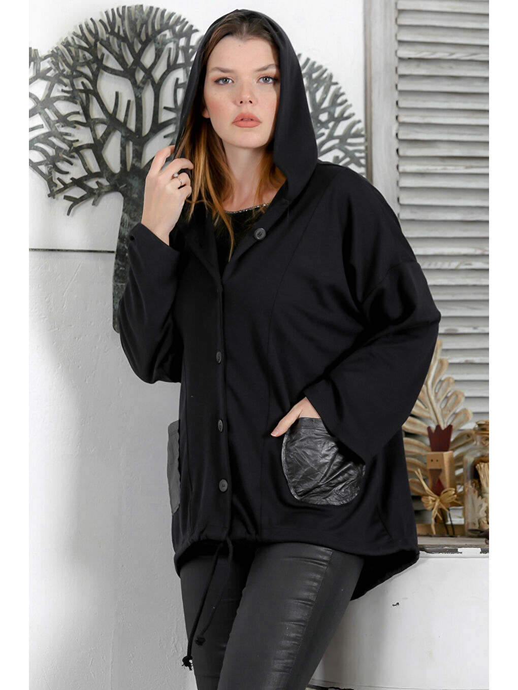 Chiccy Siyah Kapüşonlu Uzun Kol Cepli Deri Garnili Casual Standart Boy Oversize Örme Ceket - 3