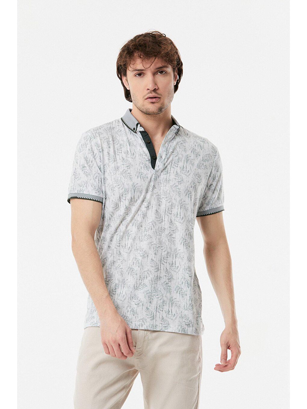 Haki Yaprak Baskılı Polo Yaka Tişört