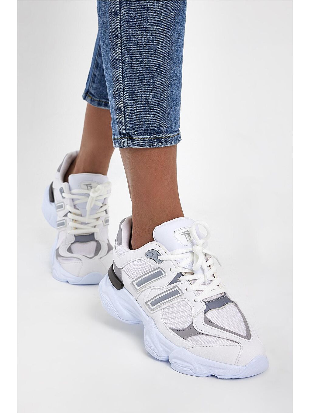 Unisex Beyaz Gümüş Rahat Kalıp Senaker Ayakkabı-1