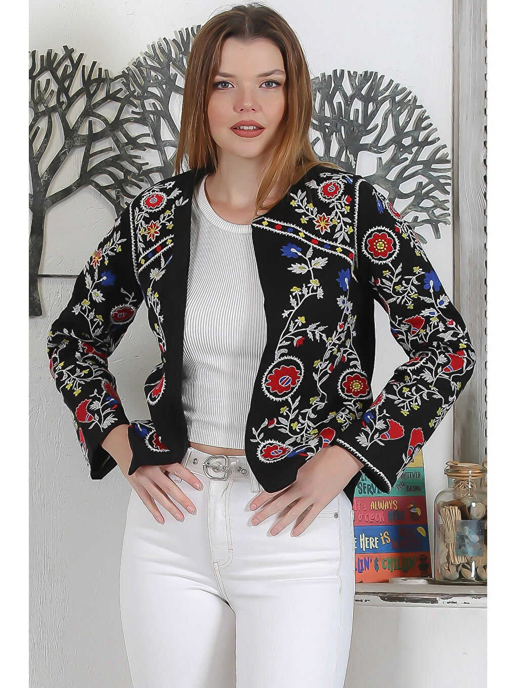 Siyah Yuvarlak Yaka Uzun Kol Kapamasız Astarlı Yaka Ve Kol Nakışlı Casual Dokuma Ceket-2