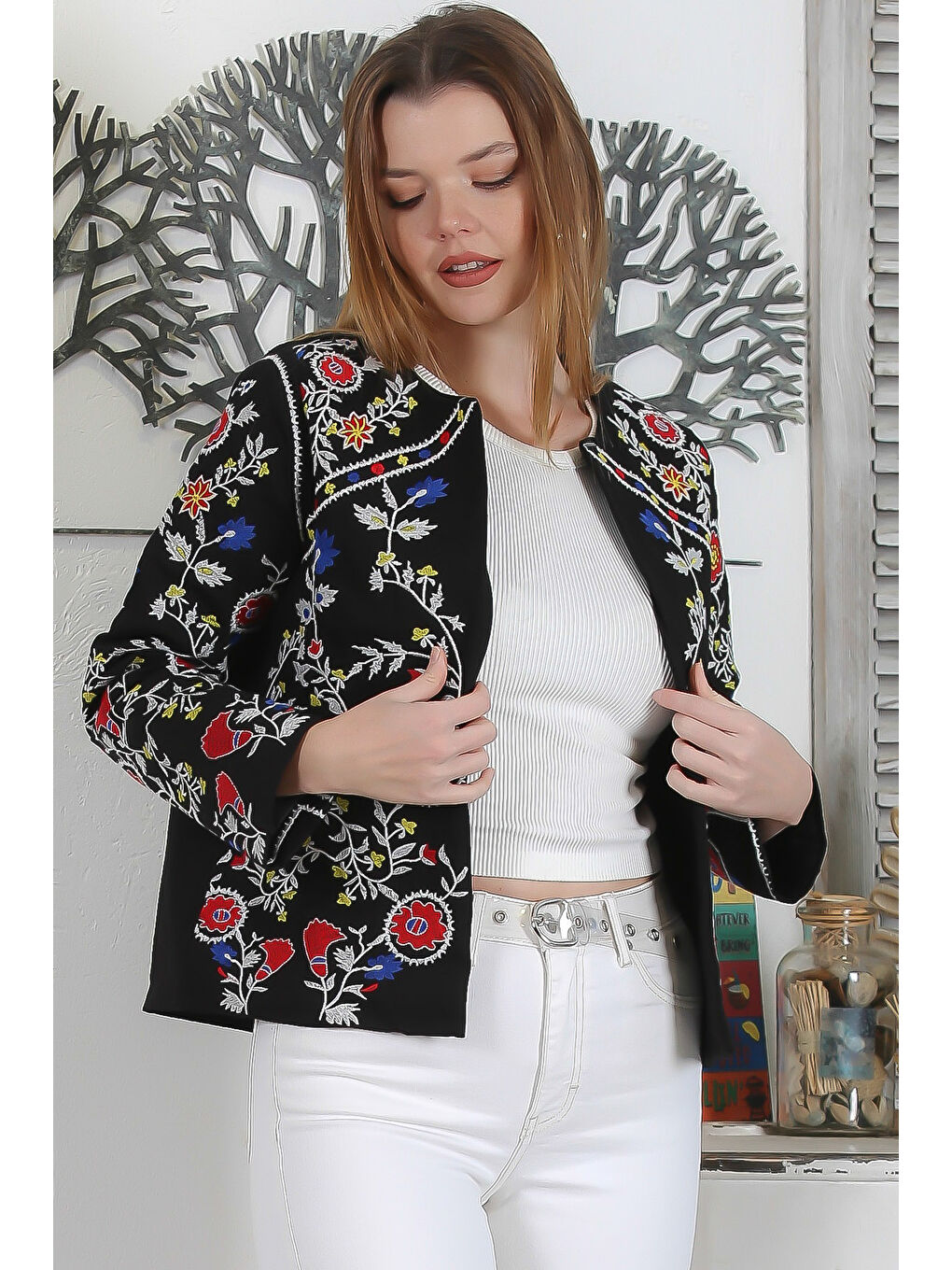 Siyah Yuvarlak Yaka Uzun Kol Kapamasız Astarlı Yaka Ve Kol Nakışlı Casual Dokuma Ceket-4