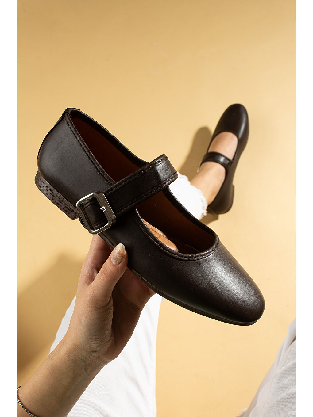 Kahverengi Bantlı Toka Detaylı Rahat Taban Kadın Babet 57-44-25-2