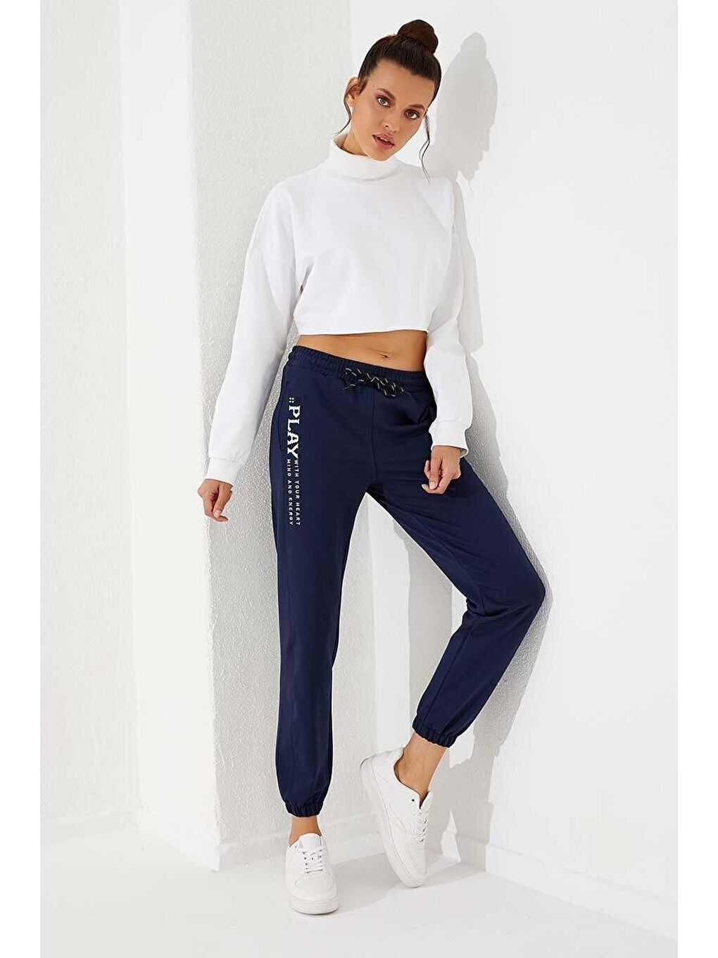 İndigo Yüksek Bel Nakışlı Rahat Form Lastik Paça Kadın Eşofman Altı - 94573