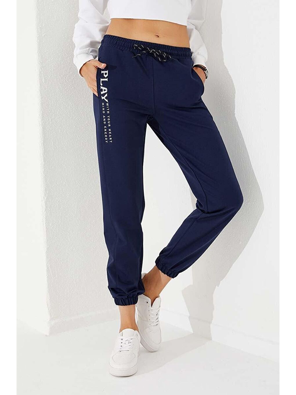 İndigo Yüksek Bel Nakışlı Rahat Form Lastik Paça Kadın Eşofman Altı - 94573-1