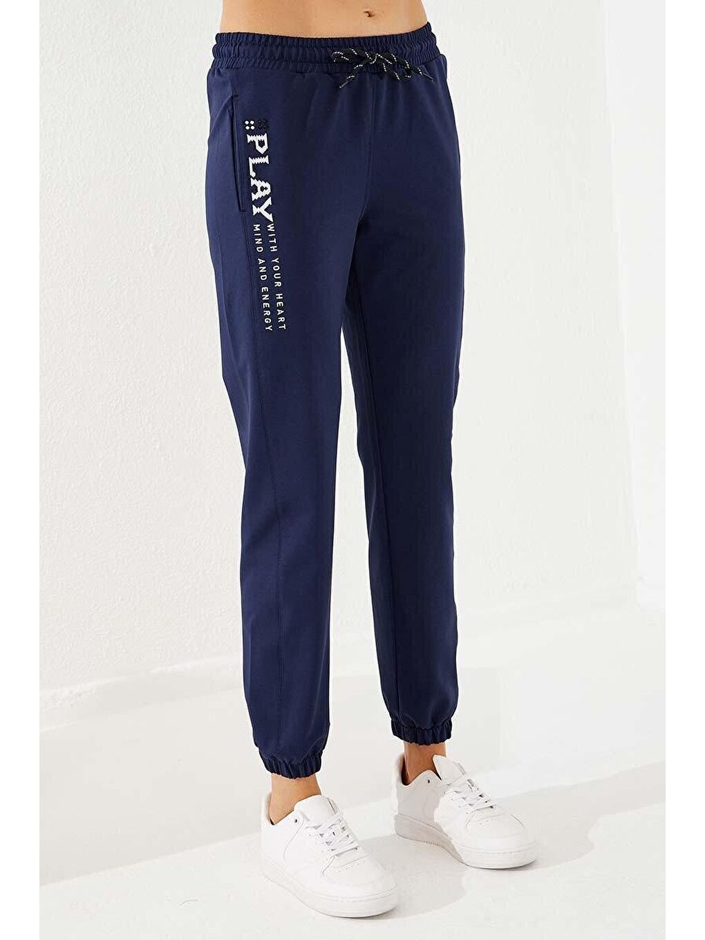 İndigo Yüksek Bel Nakışlı Rahat Form Lastik Paça Kadın Eşofman Altı - 94573-2