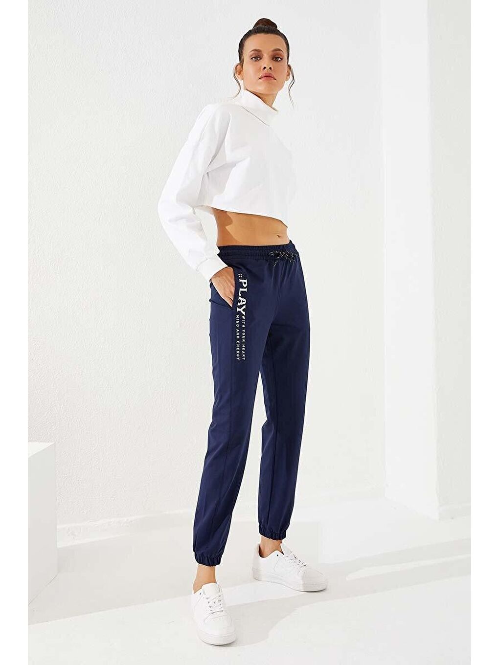 İndigo Yüksek Bel Nakışlı Rahat Form Lastik Paça Kadın Eşofman Altı - 94573-3